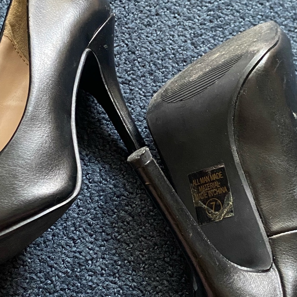 Delicious Black Pointed Toe Pumps - Picture 6 of 7
